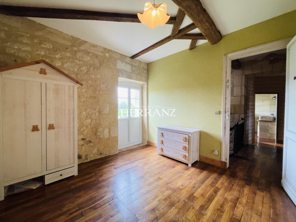 Propriété de Caractère en Pierre à Libourne, proche Saint-Ém – 8 pièces – 3 chambres – 192 m²