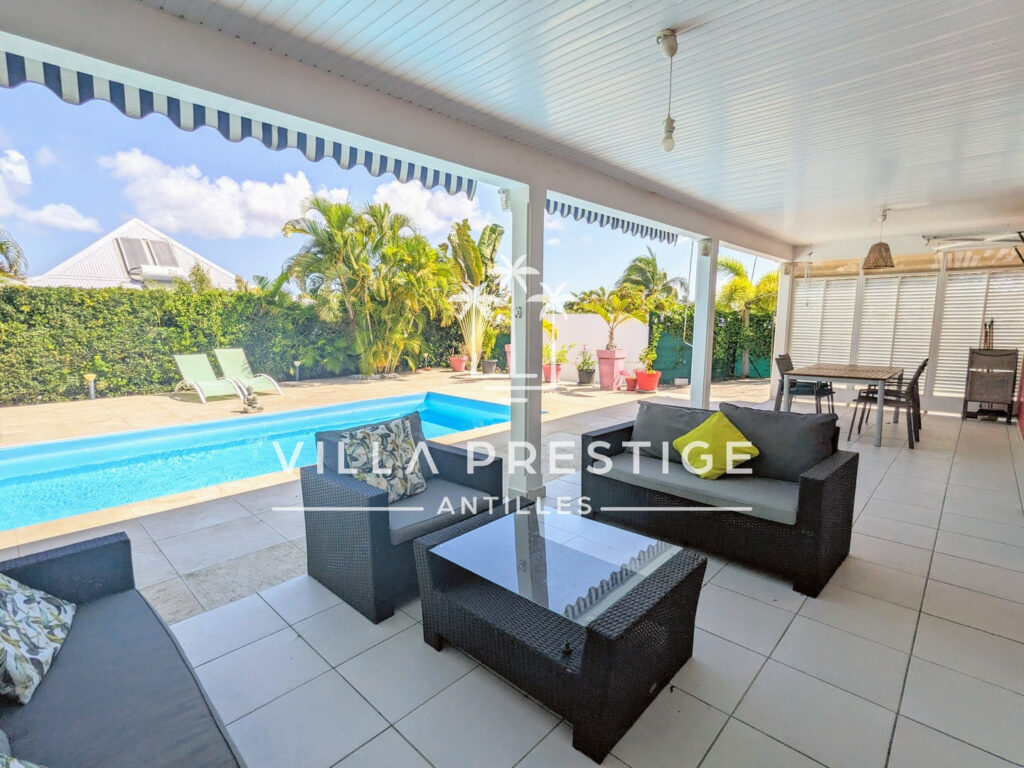 VILLA DE CHARME AVEC PISCINE ET GARAGE – CENTRE-VILLE SAINT- – 4 pièces – 3 chambres – 83.84 m²