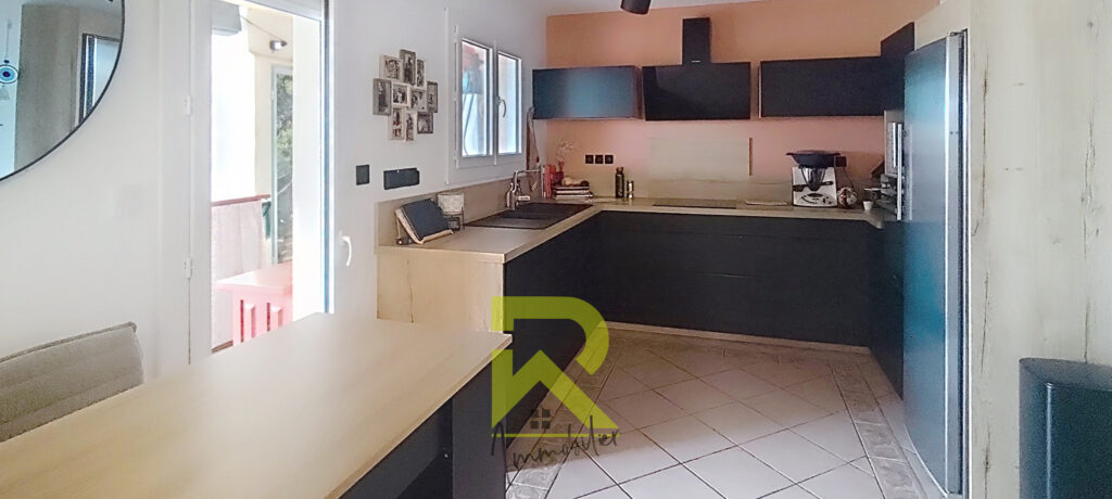 Villa avec grand garage et piscine – 5 pièces – 4 chambres – 106.26 m²