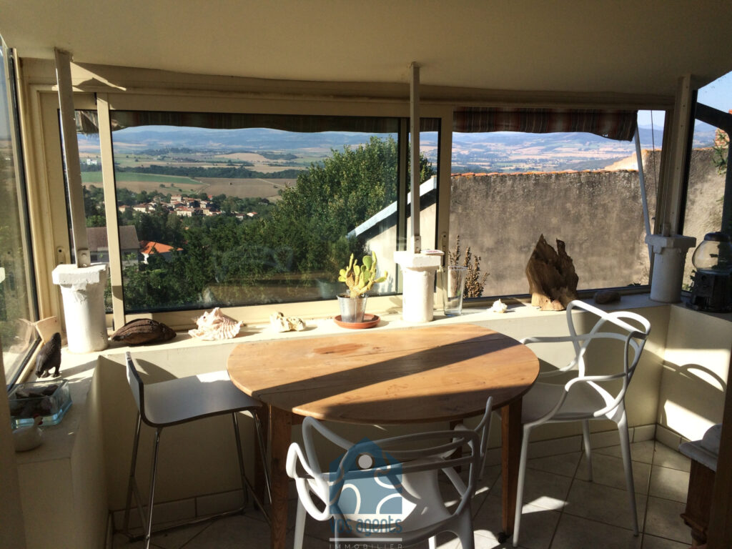 Maison 8 pièces avec piscine et jardin – 8 pièces – 4 chambres – 211 m²