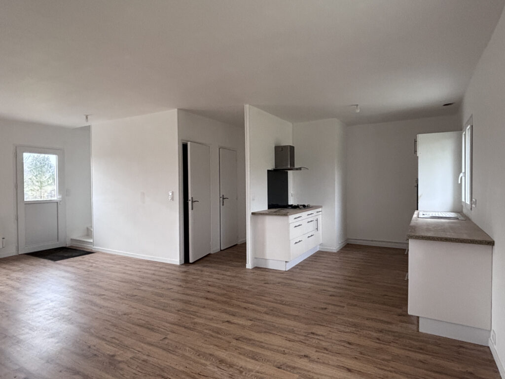 Pavillon de plain-pied rénové avec bel environnement et gran – 4 pièces – 2 chambres – 73 m²