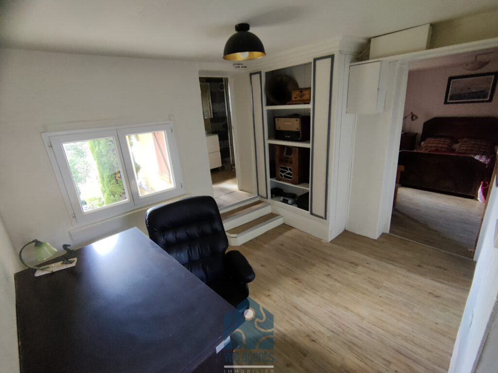 Maison 8 pièces avec piscine et jardin – 8 pièces – 4 chambres – 211 m²