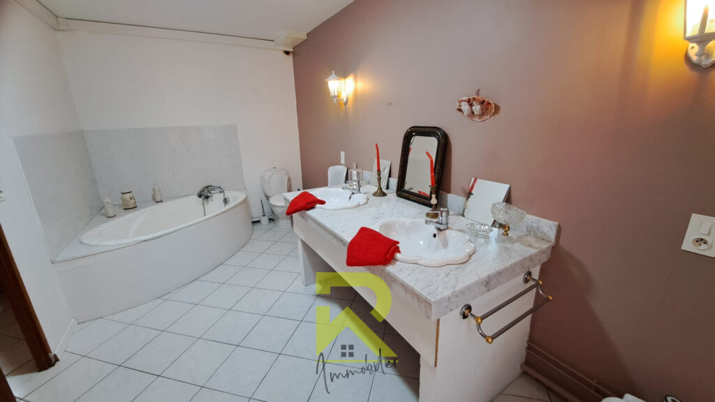 Maison d exception a GRUISSAN VILLAGE Prix au m2 imbattable  – 8 pièces – 3 chambres – 194 m²