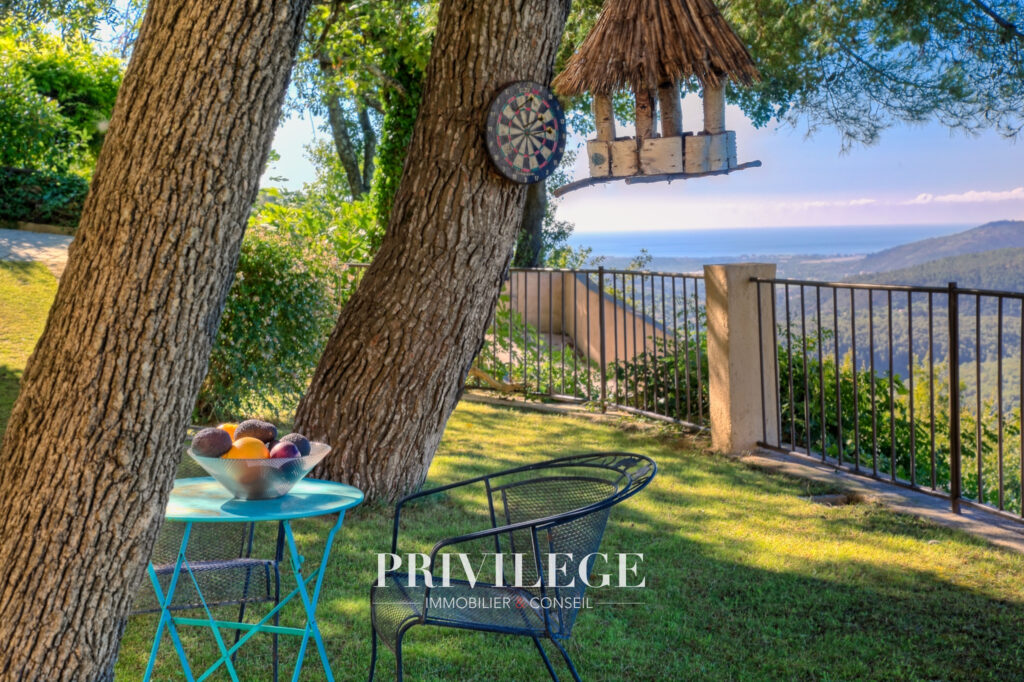 Vue Mer et Village de Cabris   Maison 5 Pièces 160 m2 – 5 pièces – 4 chambres – 144.39 m²