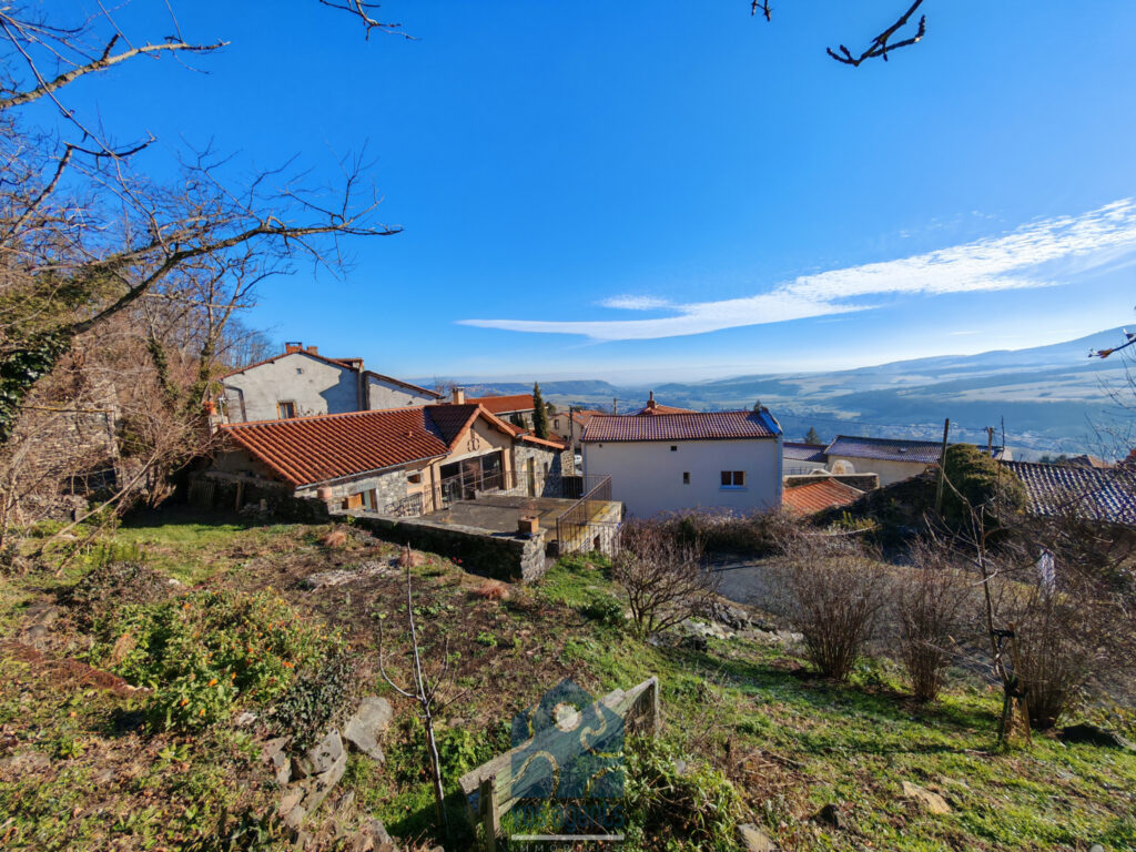 Maison 120m2 sur 700m2 de terrain – 5 pièces – 3 chambres – 120 m²