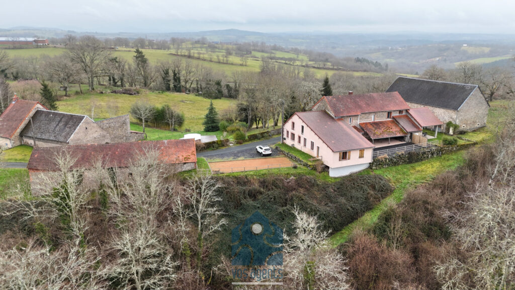 Propriété 9 pièces avec gîte et partie privative, grange, pi – 9 pièces – 6 chambres – 300 m²