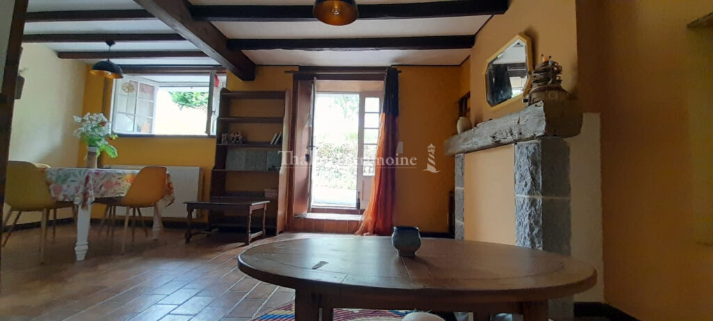 Propriété avec gîte et dépendances dans un paisible hameau e – 9 pièces – 5 chambres – 215 m²