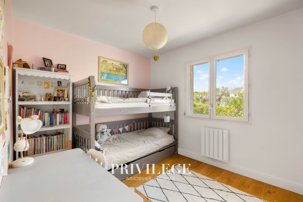 Maison familiale rénovée de 173 m2 avec 5 chambres à Saint-G – 9 pièces – 5 chambres – 173.84 m²