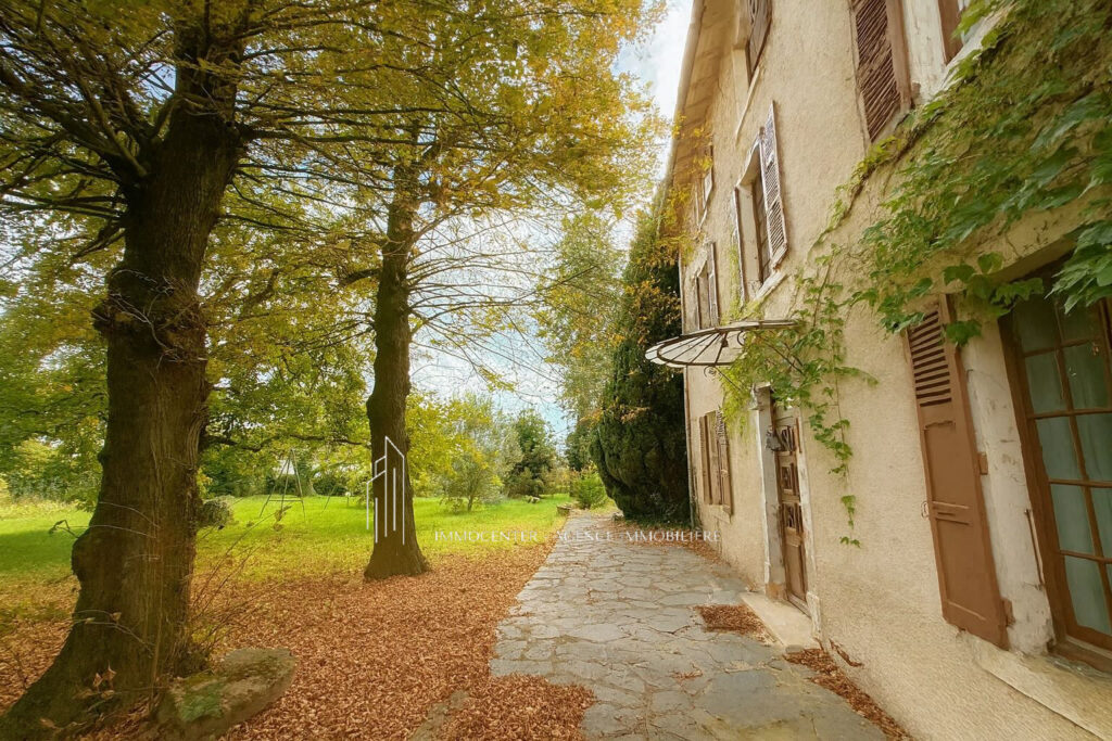 Annonce immobilière   Exceptionnelle propriété à Cheyssieu.  – 9 pièces – 6 chambres – 300 m²