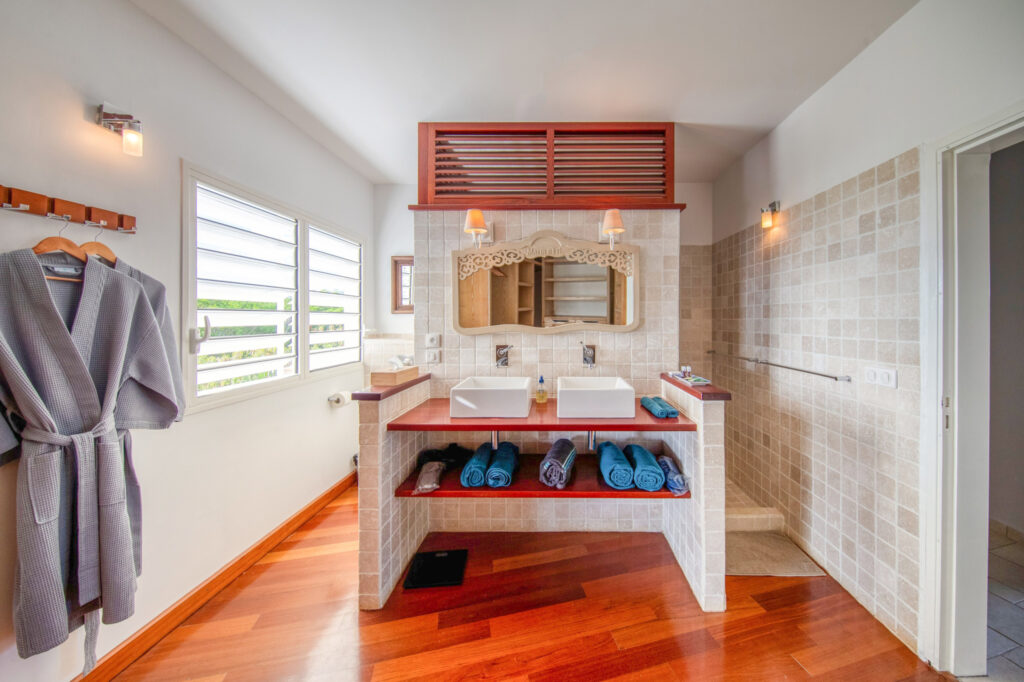 Villa1ère Ligne VUE MER à Sainte-Anne – 4 pièces – 4 chambres – 227 m²