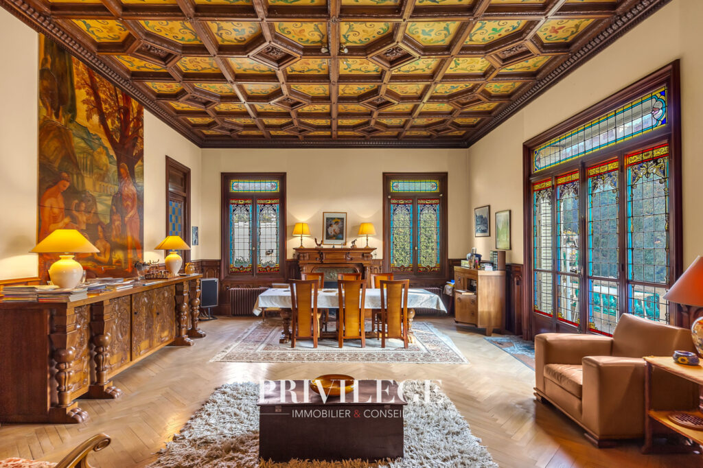 Villa historique d&rsquo;exception   Nice (1901)   824 m2 habitabl – 11 pièces – 7 chambres – 824 m²
