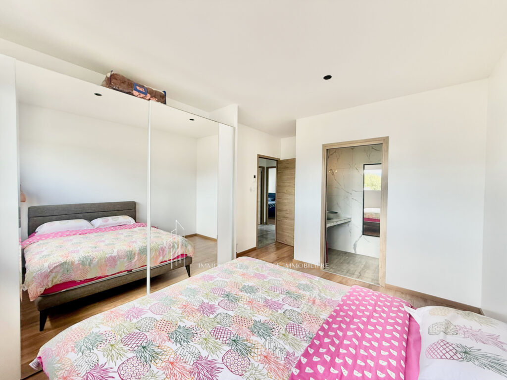 Villa récente   Excellent état   Prestations haut de gamme   – 7 pièces – 5 chambres – 165 m²