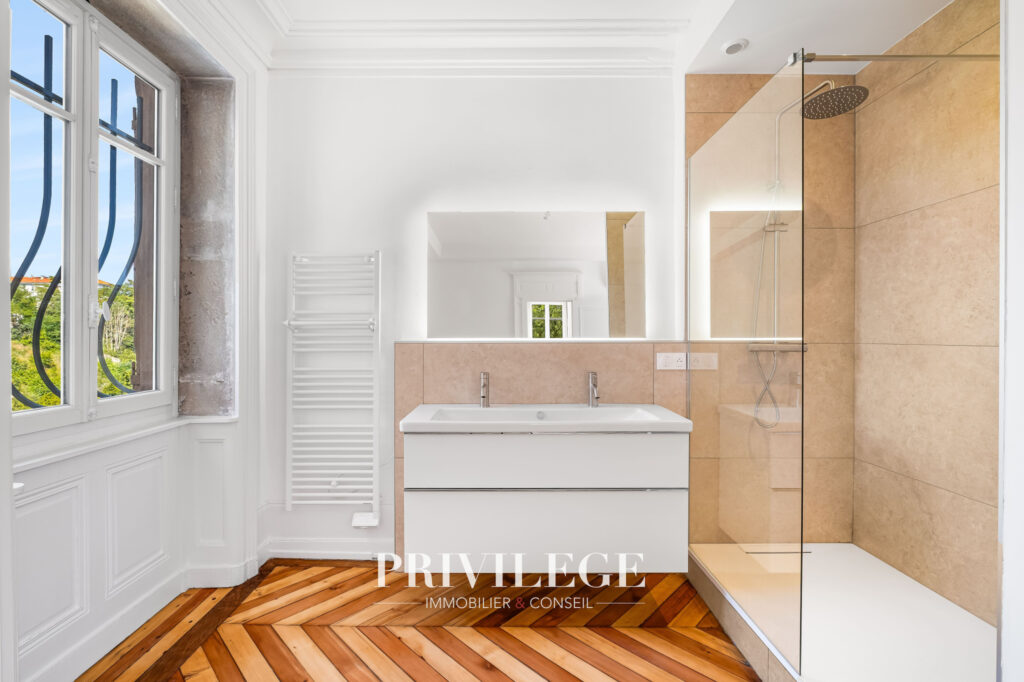 Lyon 9 – St Rambert  proche de l&rsquo;Ile Barbe- Duplex comme u – 5 pièces – 4 chambres – 163.74 m²