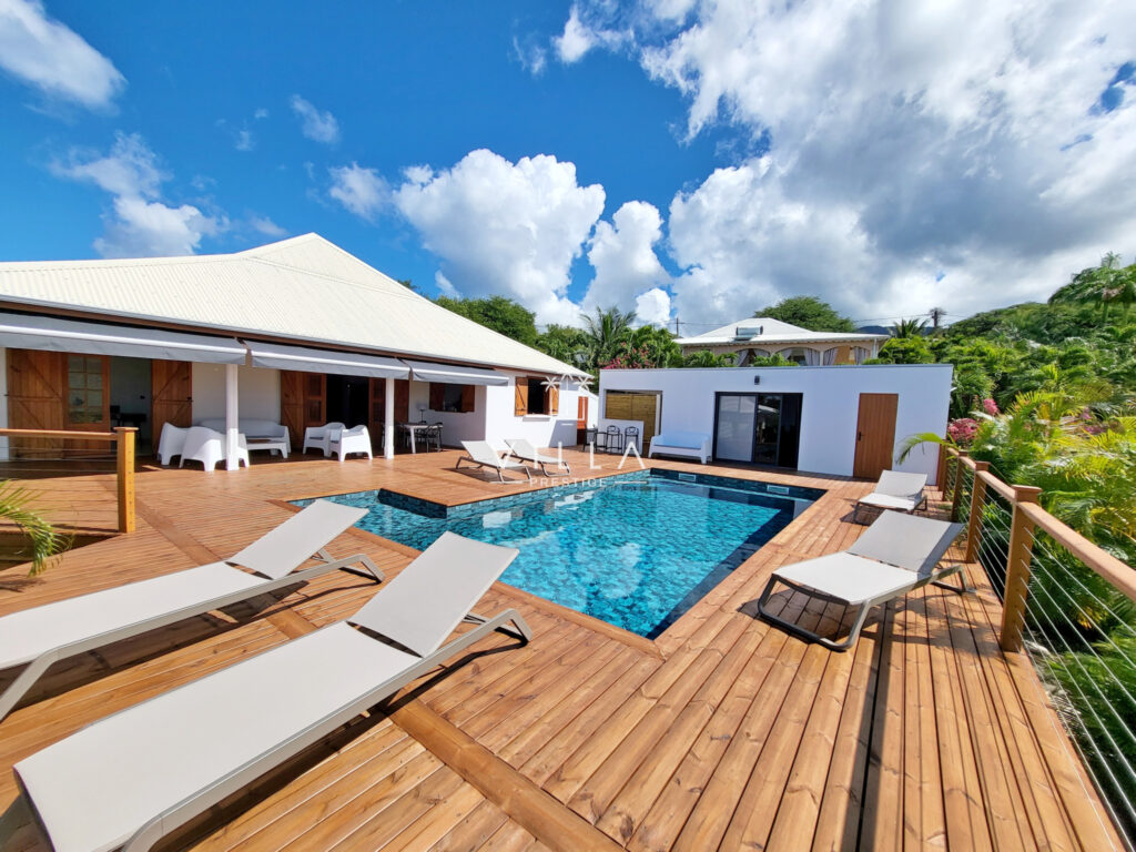 SUPERBE VILLA VUE MER 4 CHAMBRES+BUREAU – PISCINE – DESHAIES – 6 pièces – 4 chambres – 195 m²