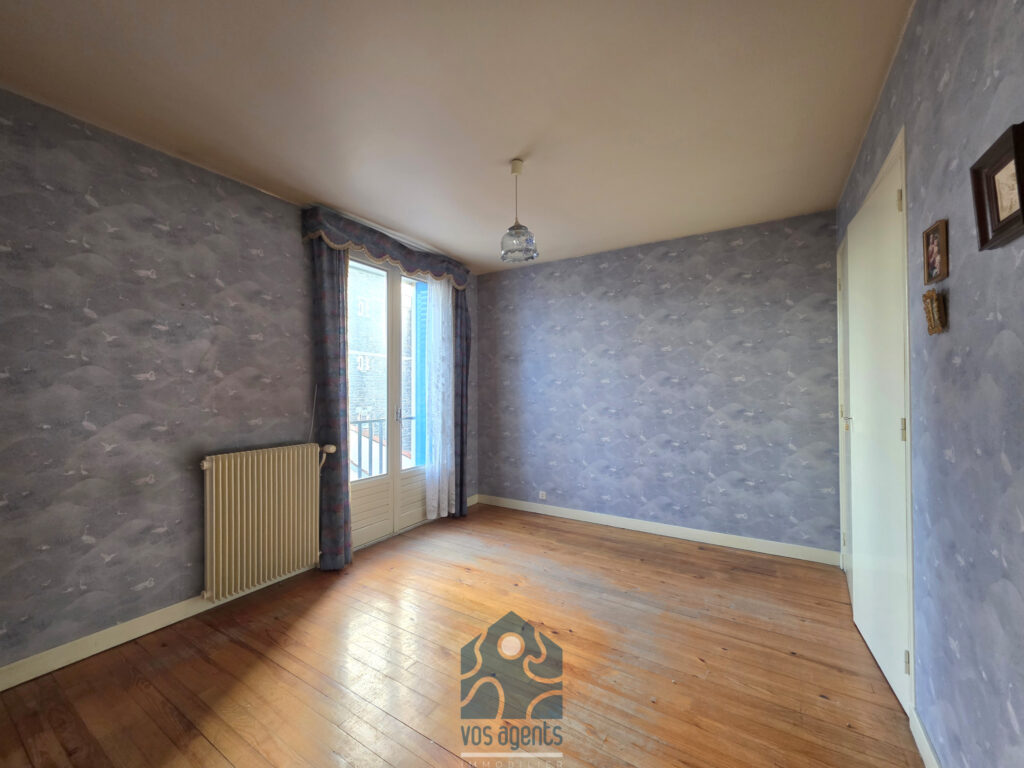 Maison 6 pièces avec terrasse, garage et atelier – 6 pièces – 4 chambres – 111 m²