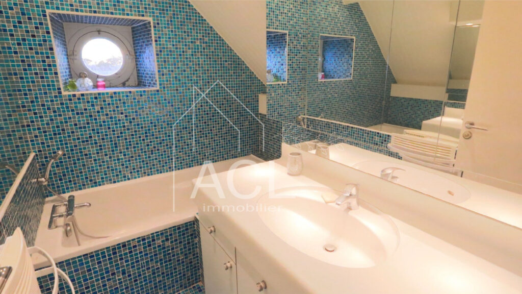 Villa d&rsquo;exception face à la mer avec piscine et spa – 6 pièces – 4 chambres – 125 m²