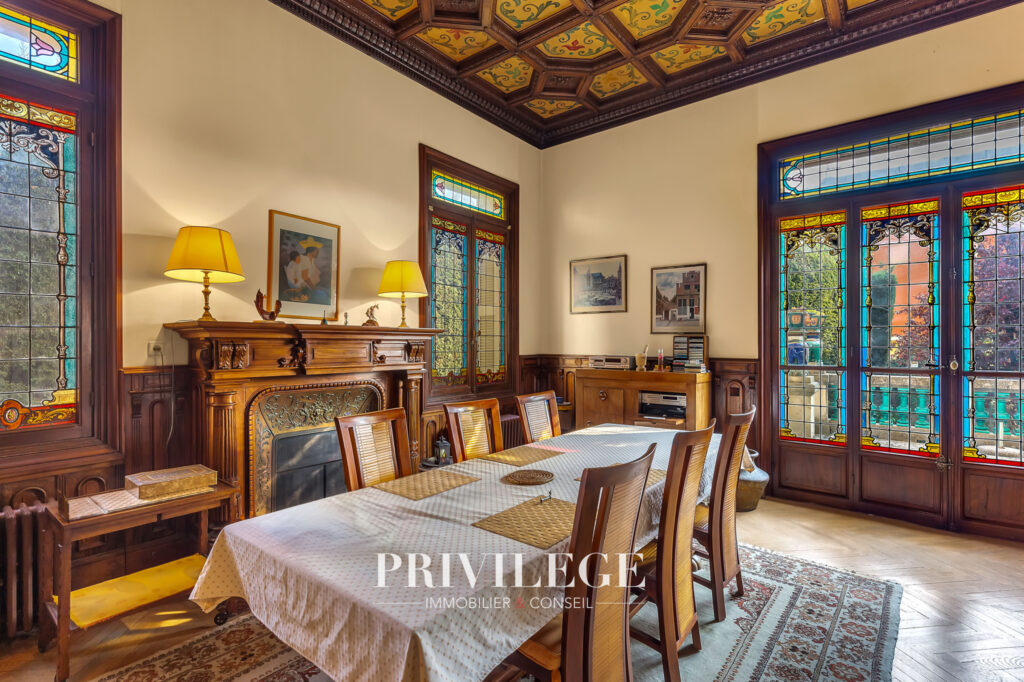 Villa historique d&rsquo;exception   Nice (1901)   824 m2 habitabl – 11 pièces – 7 chambres – 824 m²