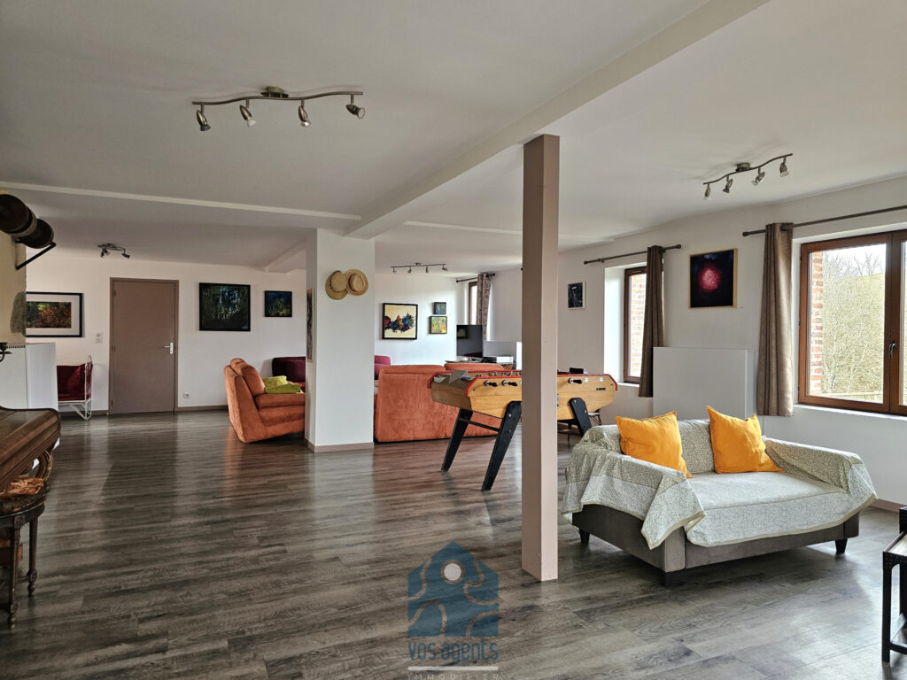 Propriété 9 pièces avec gîte et partie privative, grange, pi – 9 pièces – 6 chambres – 300 m²