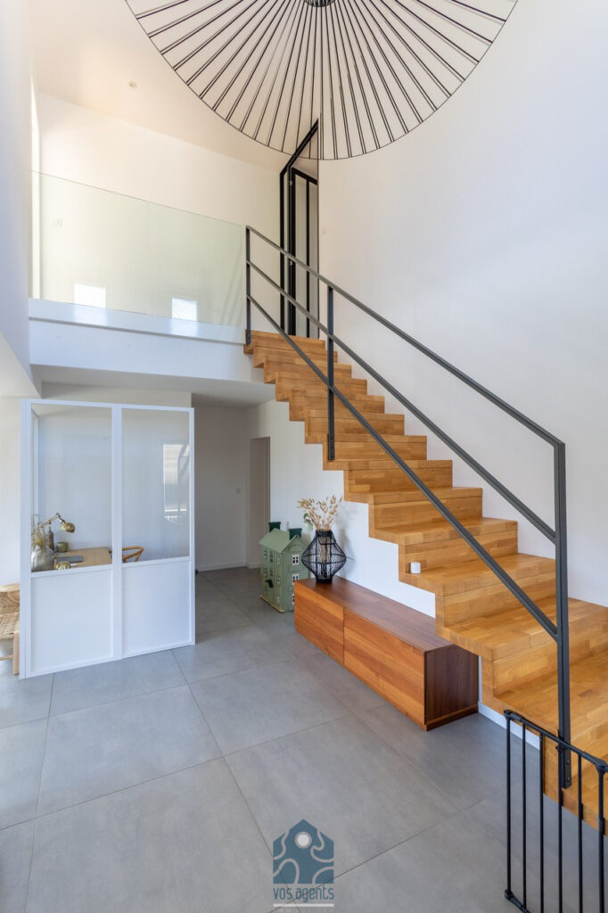 Villa avec vue, piscine, terrasses et garages – 6 pièces – 4 chambres – 178 m²