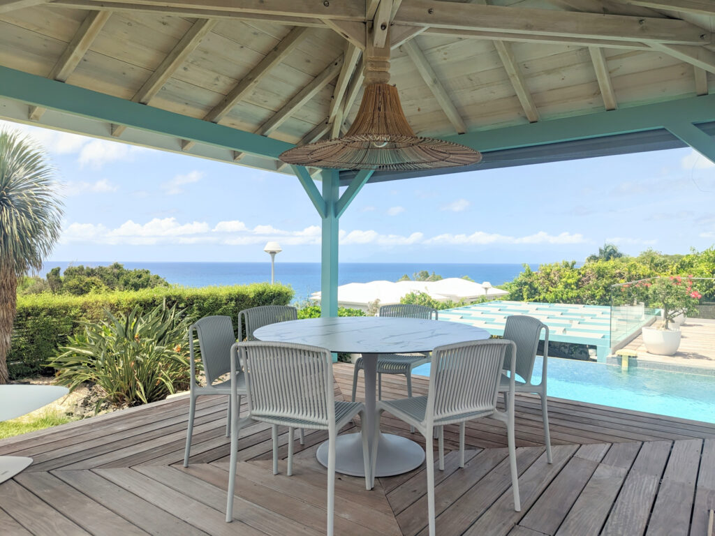 Villa d&rsquo;architecte de luxe – vue mer – St-François – 4 pièces – 3 chambres – 147 m²