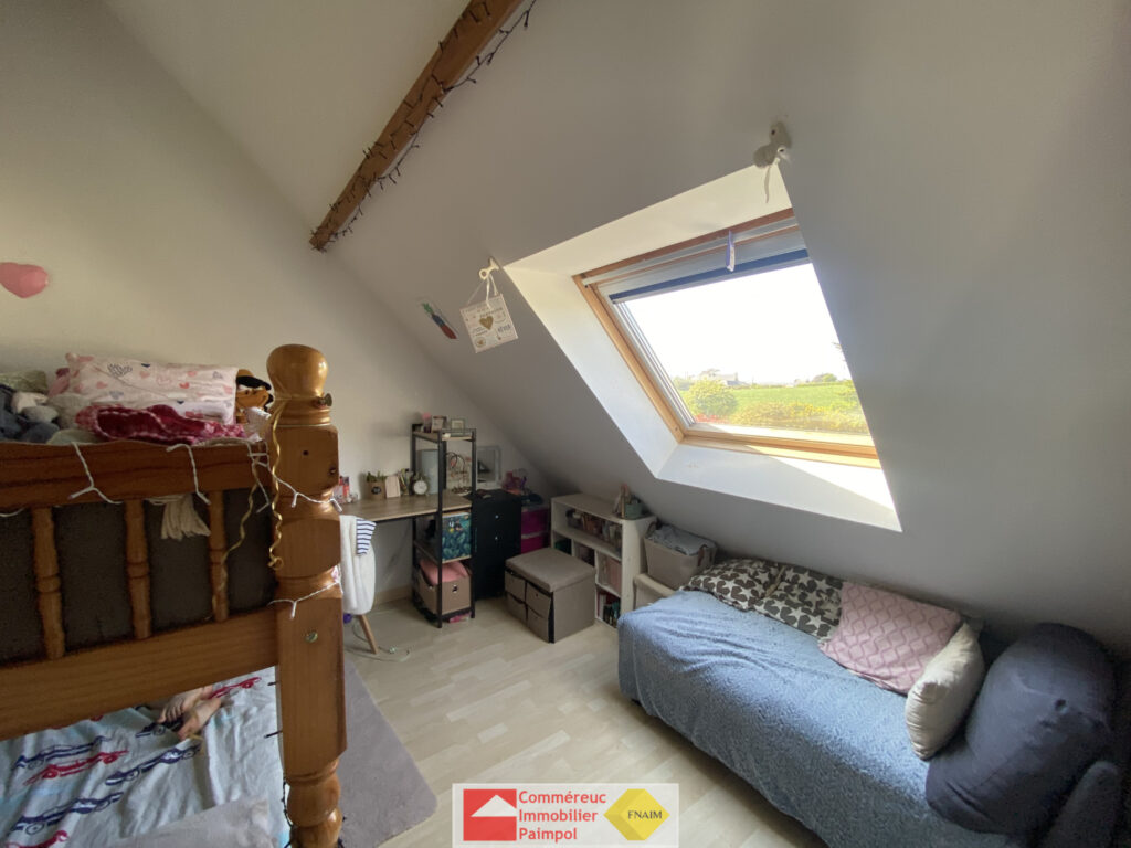 PLOUBAZLANEC, Commerces à pied, Maison contemporraine de 200 – 6 pièces – 4 chambres – 105 m²