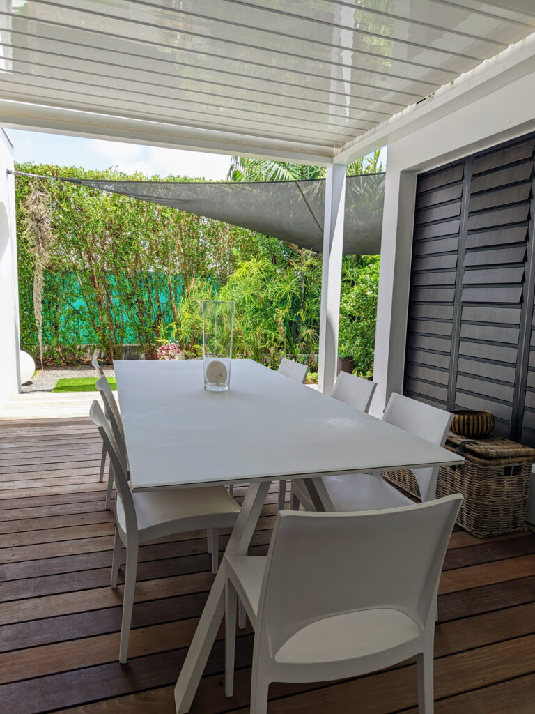 Villa d&rsquo;architecte de luxe – vue mer – St-François – 4 pièces – 3 chambres – 147 m²