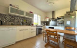 Maison familiale avec vue château à Rauzan, piscine et studi – 6 pièces – 4 chambres – 152 m²