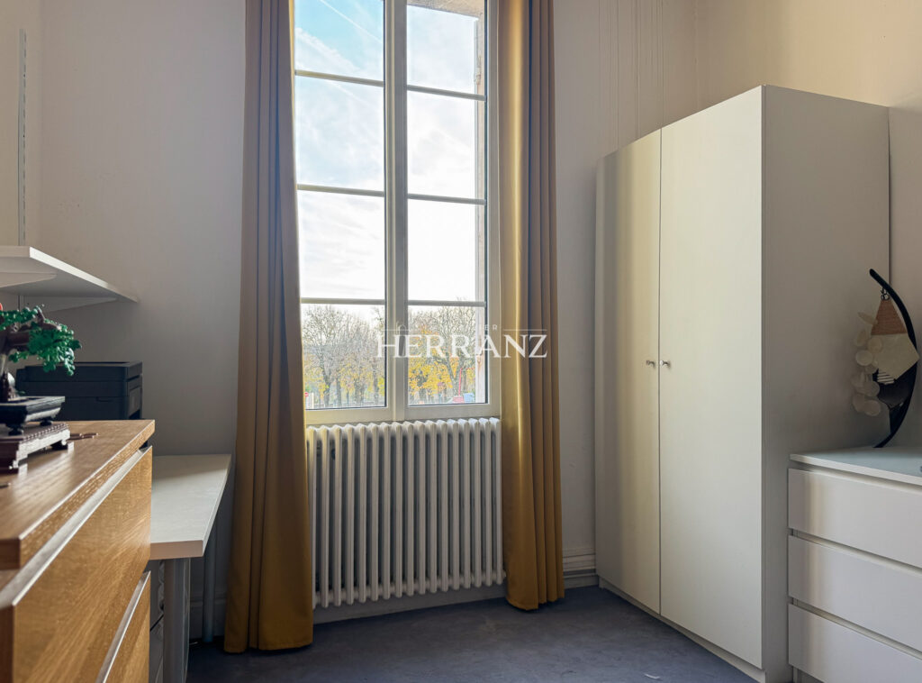 Grande maison de ville en pierre avec jardin et vue exceptio – 6 pièces – 3 chambres – 173 m²