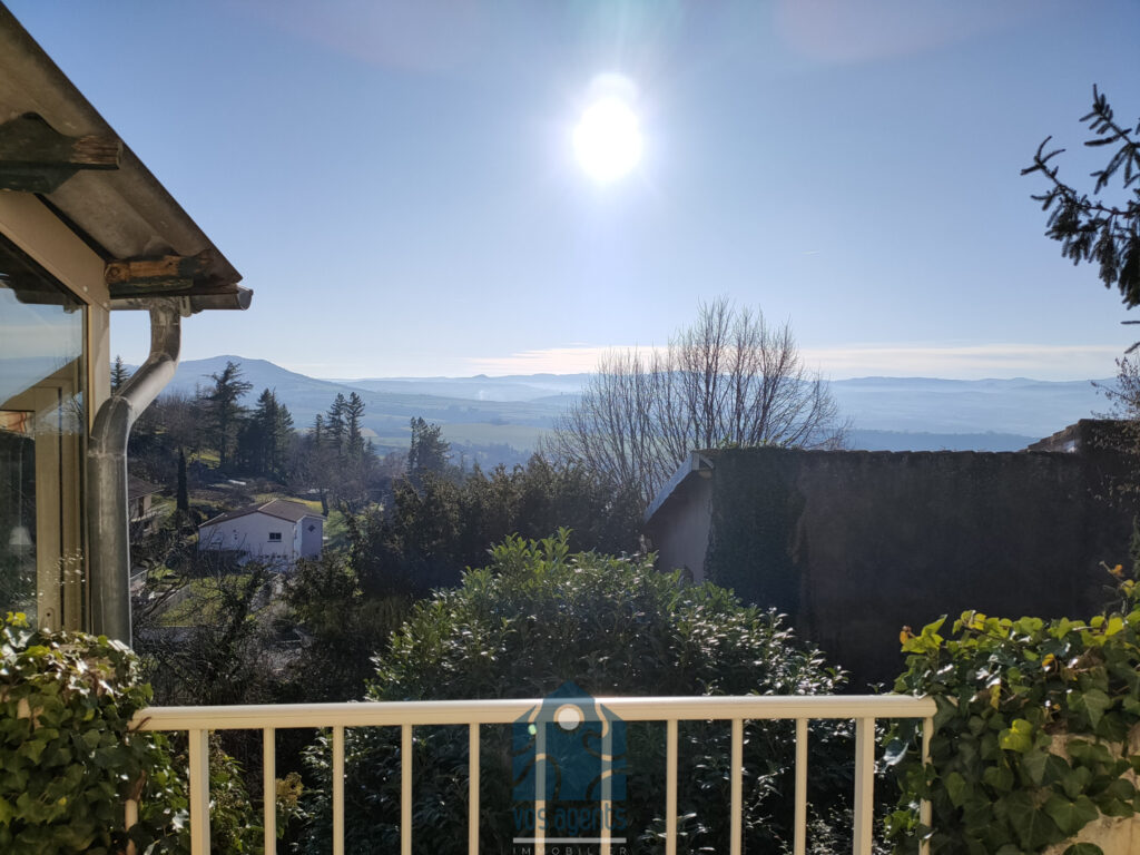 Maison 8 pièces avec piscine et jardin – 8 pièces – 4 chambres – 211 m²