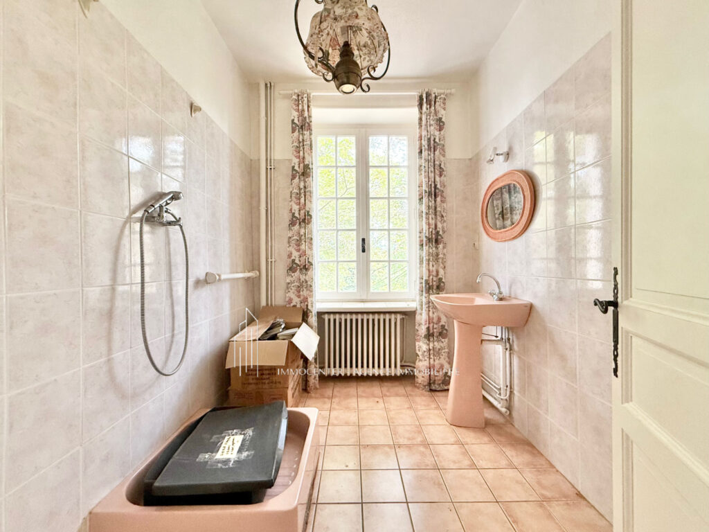 Annonce immobilière   Exceptionnelle propriété à 10 MN au su – 9 pièces – 6 chambres – 300 m²