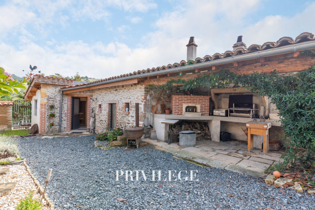 Ancien corps de ferme rénové, vue imprenable, 5 chambres – 6 pièces – 5 chambres – 304 m²