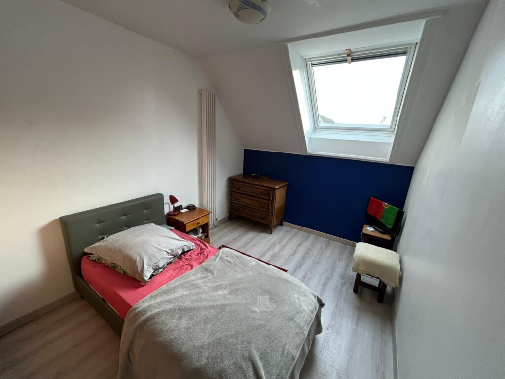 Duplex au dernier étage – Vue imprenable sur les bords de Ma – 5 pièces – 4 chambres – 104 m²