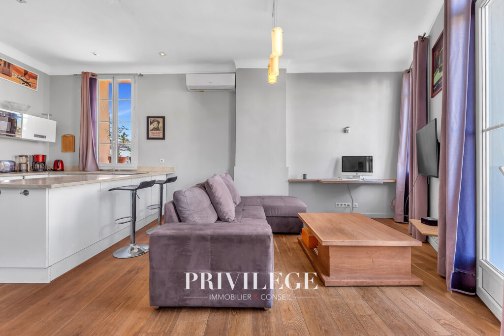 Cannes   Dernier étage   2 pièces rénové avec balcon vue dég – 1 pièce – 1 chambre – 34 m²