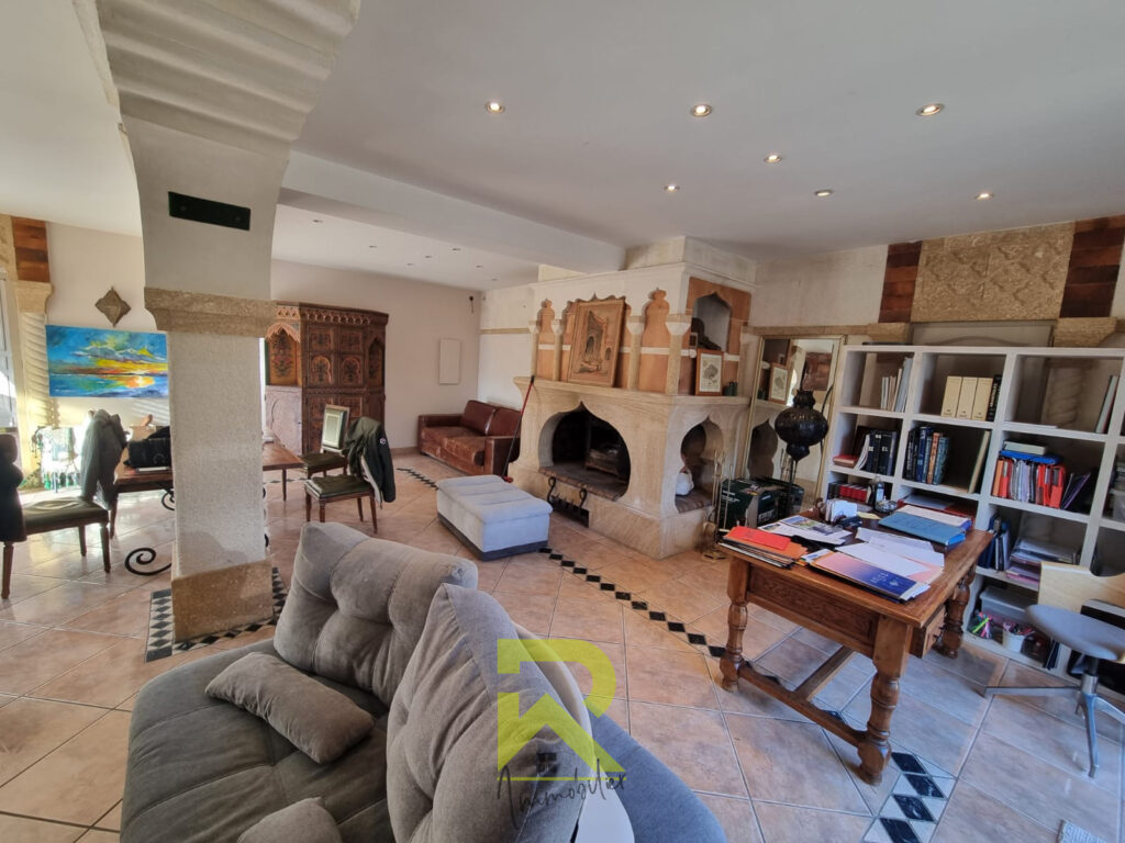Insolite MAS  à fort potentiel  Coup de coeur assuré ! – 8 pièces – 7 chambres – 294 m²