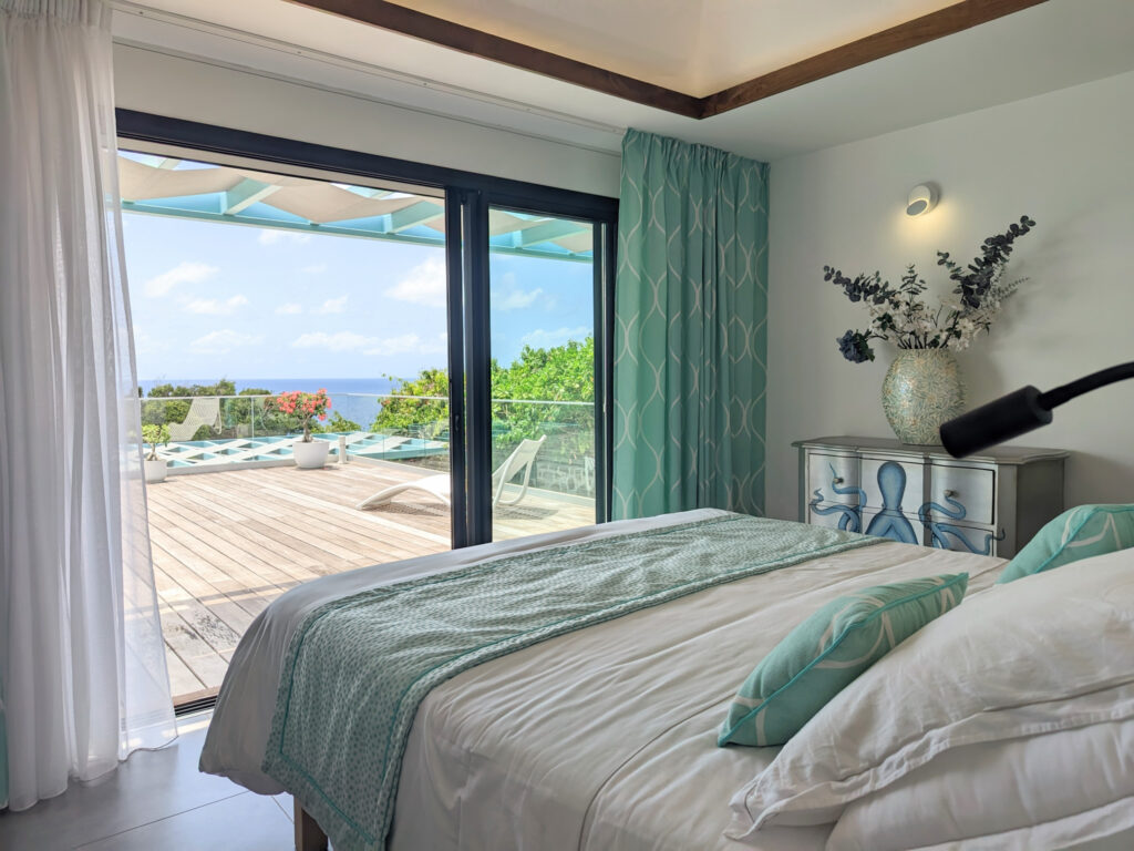 Villa d&rsquo;architecte de luxe – vue mer – St-François – 4 pièces – 3 chambres – 147 m²