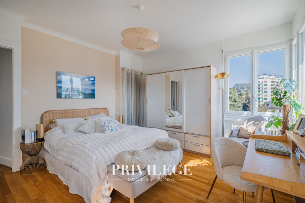 Élégant appartement rénové avec vue panoramique   Chambéry – 5 pièces – 3 chambres – 133.19 m²