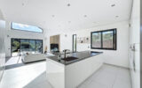 Parcelle avec nombreux oliviers. – 5 pièces – 4 chambres – 174 m²