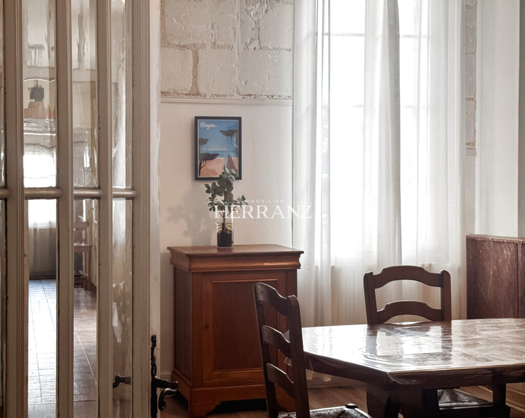 Grande maison de ville en pierre avec jardin et vue exceptio – 6 pièces – 3 chambres – 173 m²
