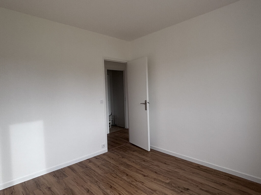 Pavillon de plain-pied rénové avec bel environnement et gran – 4 pièces – 2 chambres – 73 m²