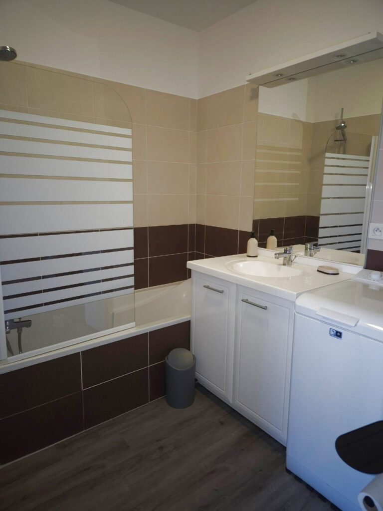 Appartement type1 meublé et loué avec terrasse et garage – 1 pièce – NR chambres – 28 m²