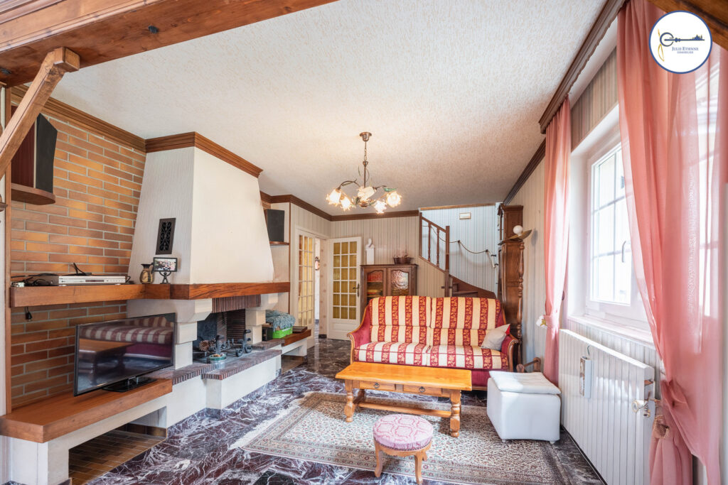 Maison HADOL 8 pièces 162m2  – 8 pièces – 5 chambres – 163 m²