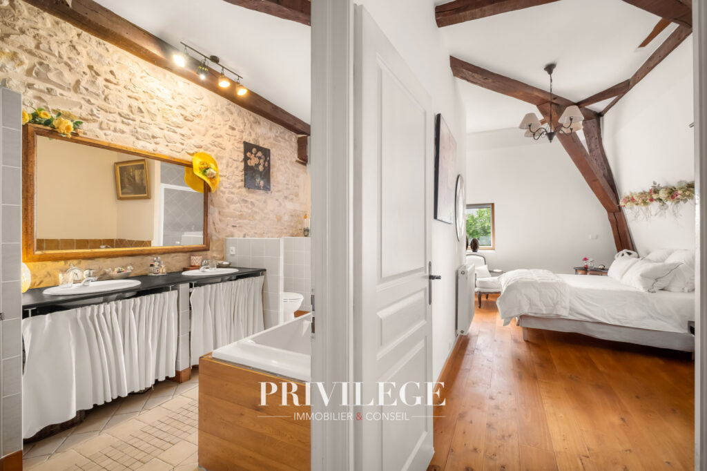 Duplex de standing au dernier étage d&rsquo;une bâtisse du XVIIe s – 4 pièces – 3 chambres – 134 m²
