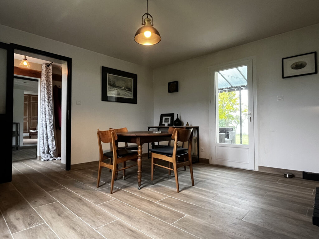 Propriété pleine de charmes au coeur des prairies normande – 5 pièces – 3 chambres – 98 m²