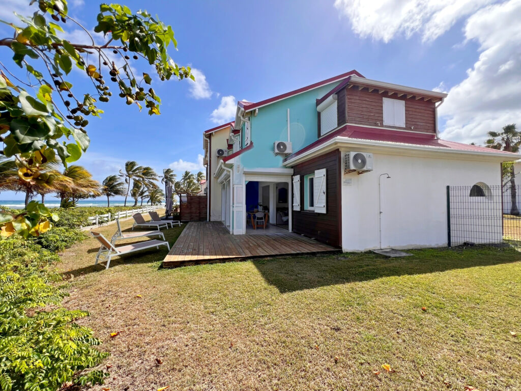 MAISON DE PLAGE FACE A LA MER A ST FRANCOIS – 4 pièces – 3 chambres – 109 m²