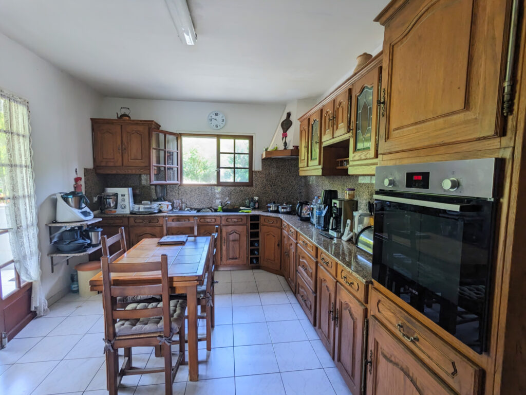 PROPRIETE 10 PIECES VUE DEGAGEE – 10 pièces – 7 chambres – 245 m²