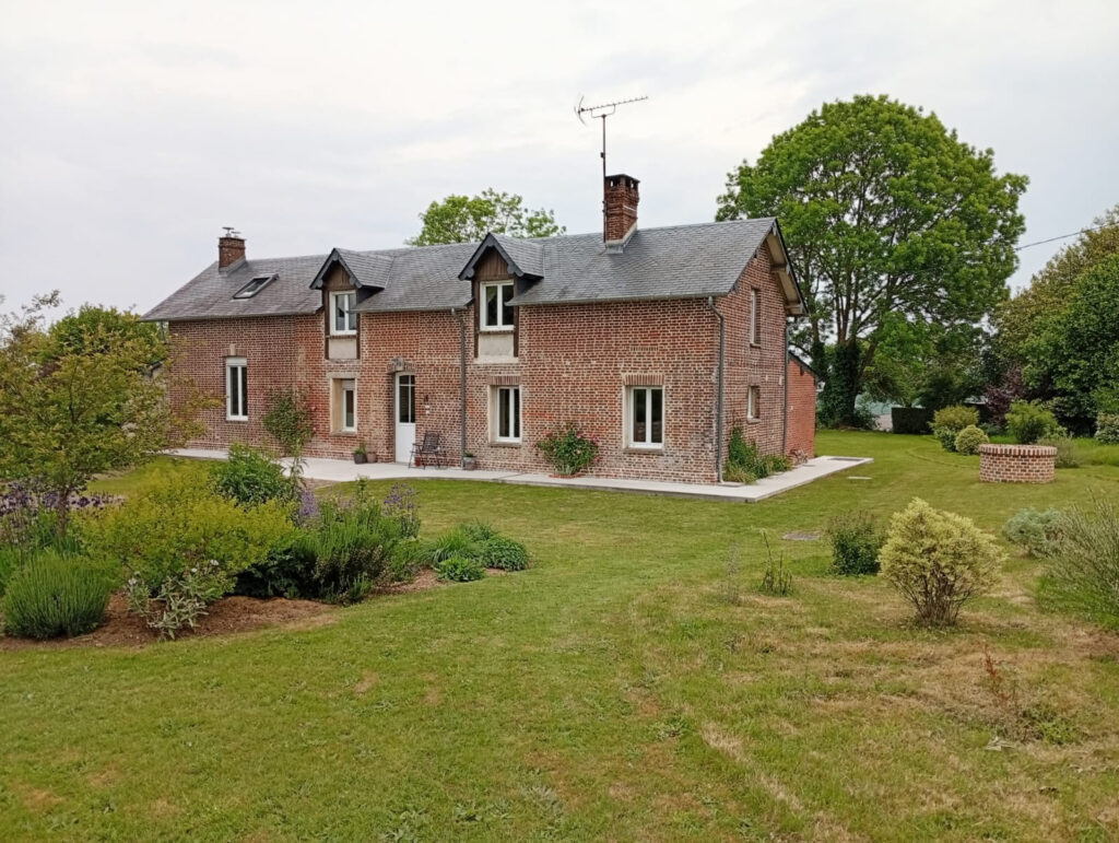 Propriété pleine de charmes au coeur des prairies normande – 5 pièces – 3 chambres – 98 m²