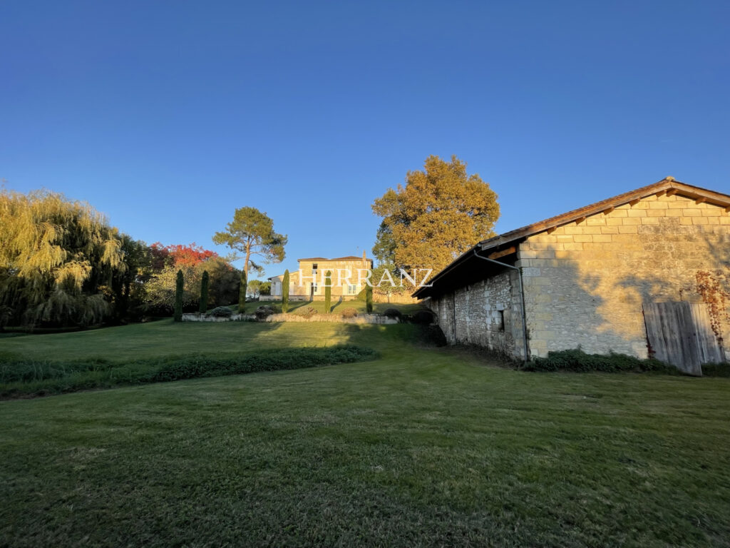 Propriété de Caractère en Pierre à Libourne, proche Saint-Ém – 8 pièces – 3 chambres – 192 m²