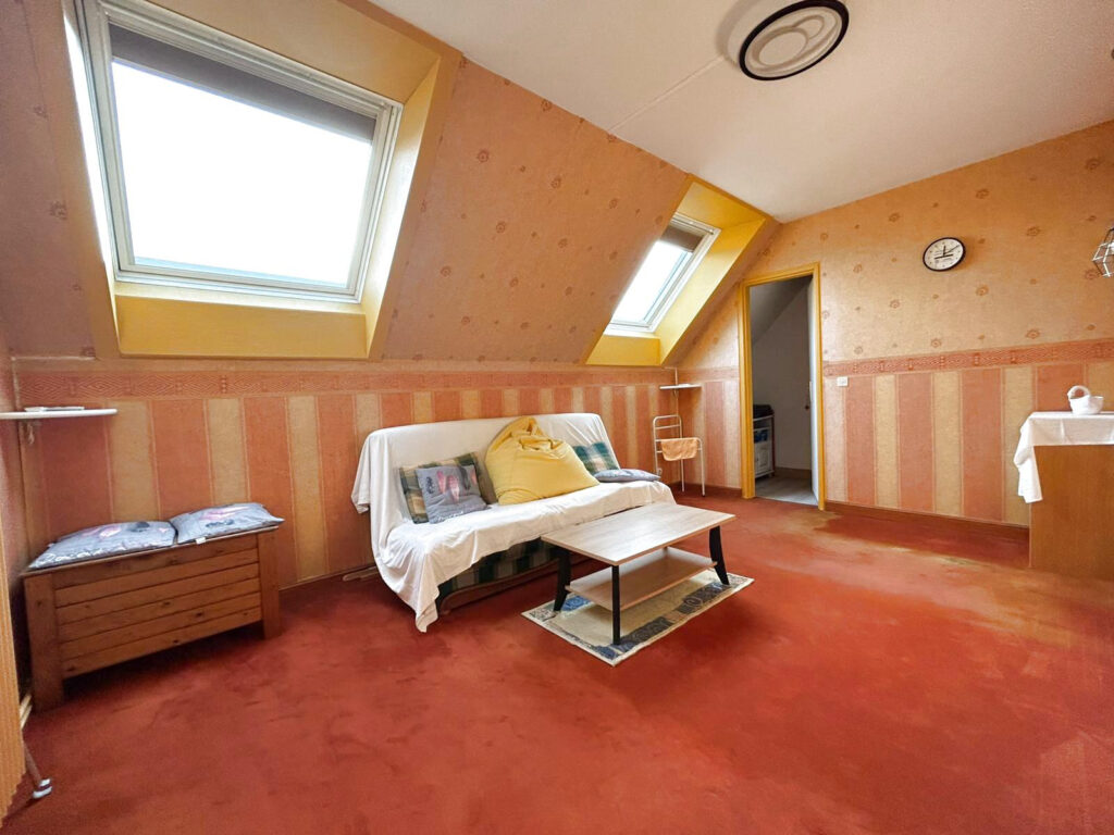 Duplex au dernier étage – Vue imprenable sur les bords de Ma – 5 pièces – 4 chambres – 104 m²