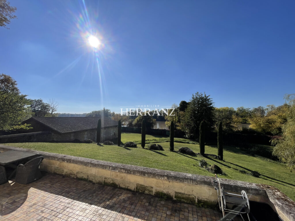 Propriété de Caractère en Pierre à Libourne, proche Saint-Ém – 8 pièces – 3 chambres – 192 m²