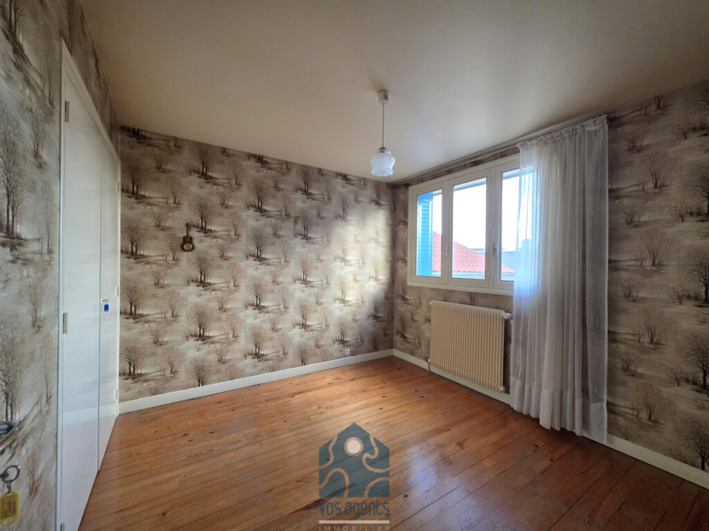 Maison 6 pièces avec terrasse, garage et atelier – 6 pièces – 4 chambres – 111 m²